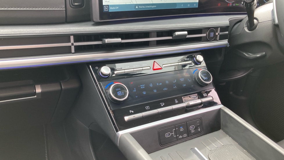 Hyundai SANTA FE 1.6 TGDi Plug-in Hybrid Premium 5dr 4WD Auto Estate - Image 13