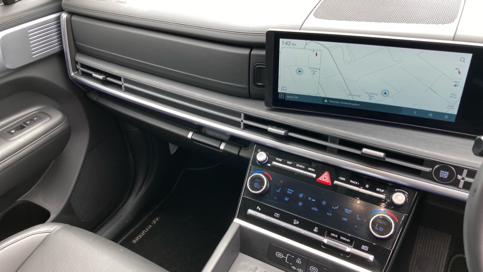 Hyundai SANTA FE 1.6 TGDi Plug-in Hybrid Premium 5dr 4WD Auto Estate - Image 14