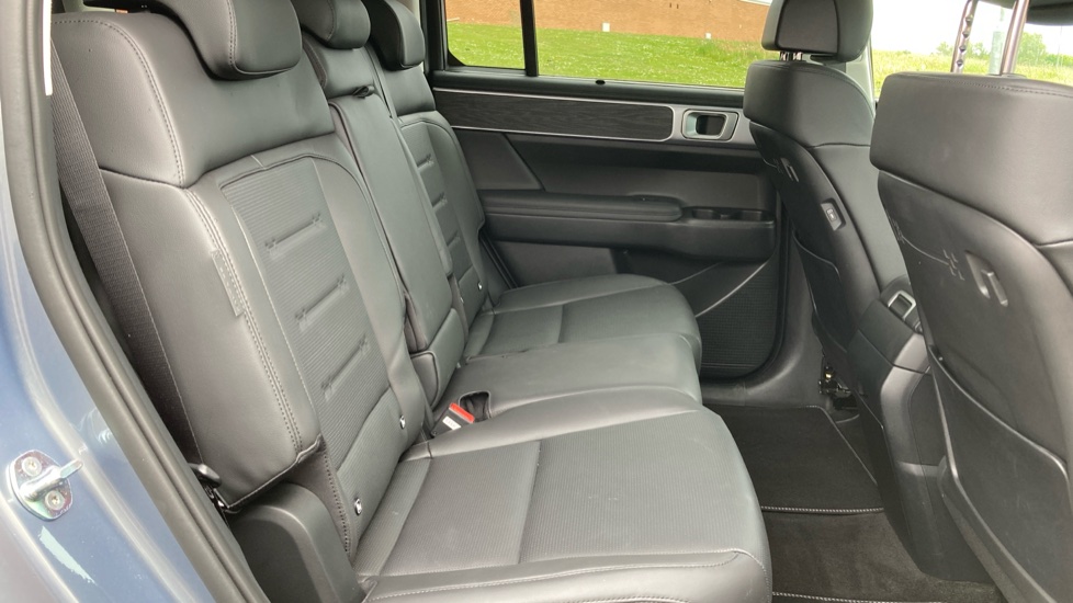 Hyundai SANTA FE 1.6 TGDi Plug-in Hybrid Premium 5dr 4WD Auto Estate - Image 16