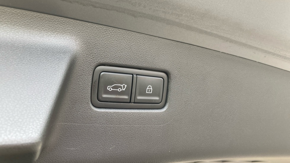 Hyundai SANTA FE 1.6 TGDi Plug-in Hybrid Premium 5dr 4WD Auto Estate - Image 23