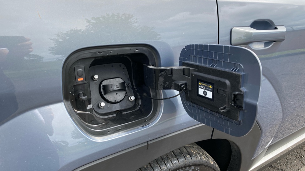 Hyundai SANTA FE 1.6 TGDi Plug-in Hybrid Premium 5dr 4WD Auto Estate - Image 28