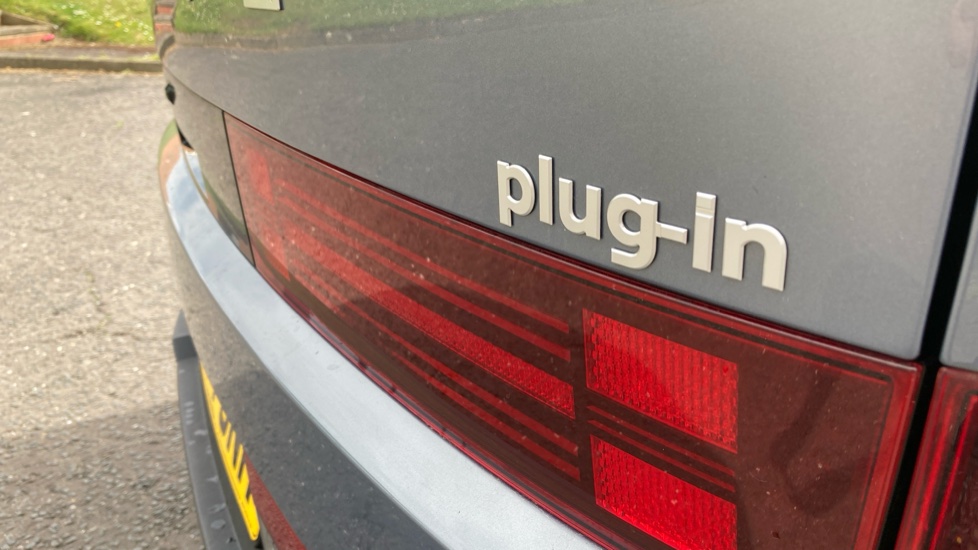 Hyundai SANTA FE 1.6 TGDi Plug-in Hybrid Premium 5dr 4WD Auto Estate - Image 29