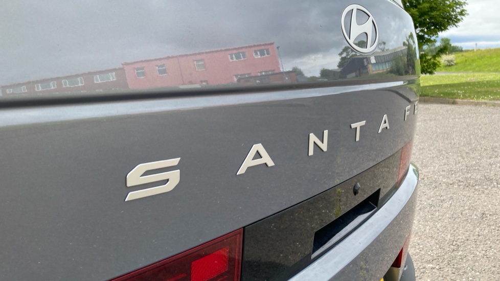 Hyundai SANTA FE 1.6 TGDi Plug-in Hybrid Premium 5dr 4WD Auto Estate - Image 31