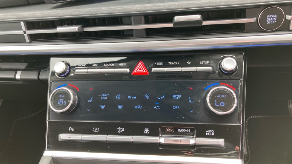 Hyundai SANTA FE 1.6 TGDi Plug-in Hybrid Premium 5dr 4WD Auto Estate - Image 38