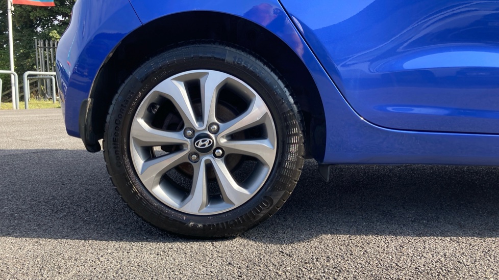 Hyundai i10 1.0 Play 5dr Petrol Hatchback - Image 7