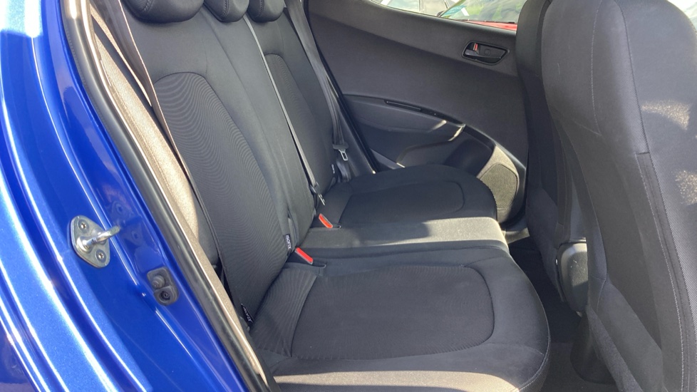 Hyundai i10 1.0 Play 5dr Petrol Hatchback - Image 16