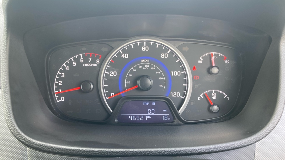 Hyundai i10 1.0 Play 5dr Petrol Hatchback - Image 18