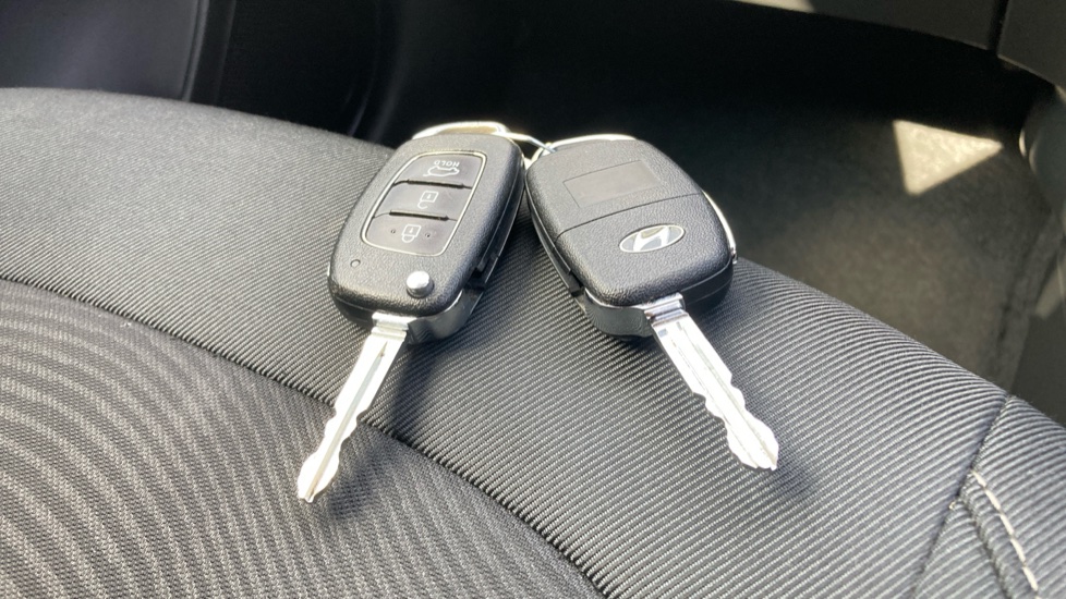 Hyundai i10 1.0 Play 5dr Petrol Hatchback - Image 19