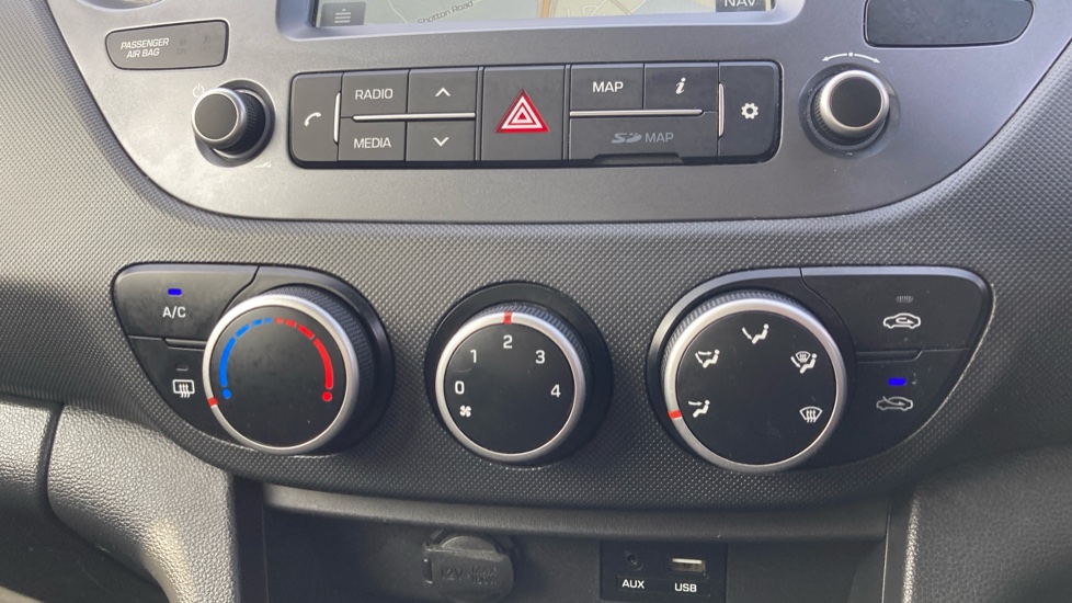 Hyundai i10 1.0 Play 5dr Petrol Hatchback - Image 28