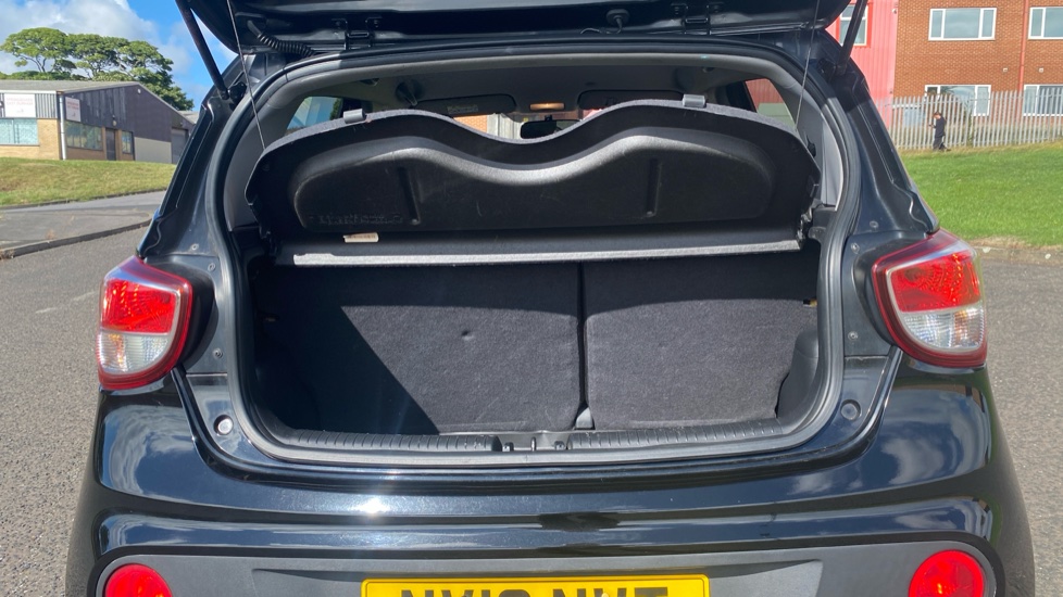 Hyundai i10 1.2 Premium 5dr Auto Petrol Hatchback - Image 4