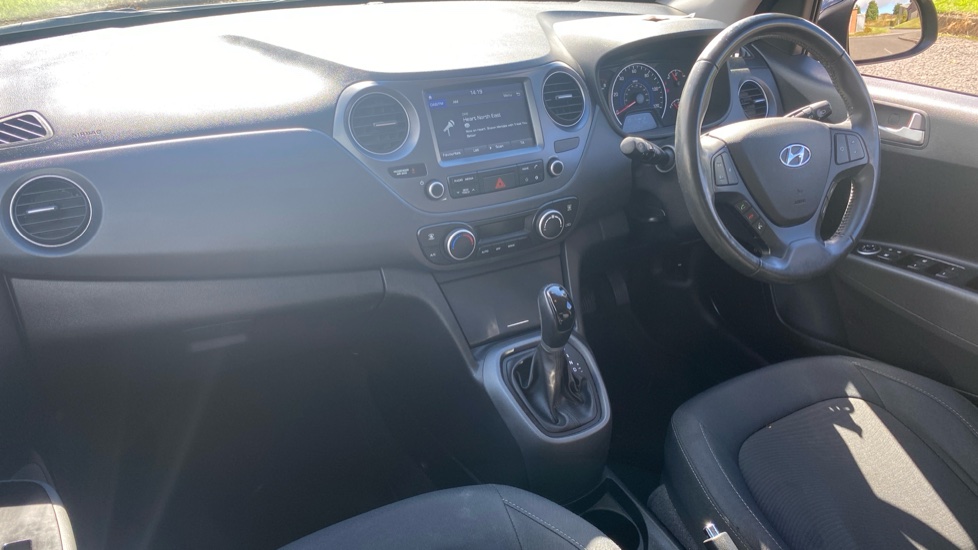 Hyundai i10 1.2 Premium 5dr Auto Petrol Hatchback - Image 9
