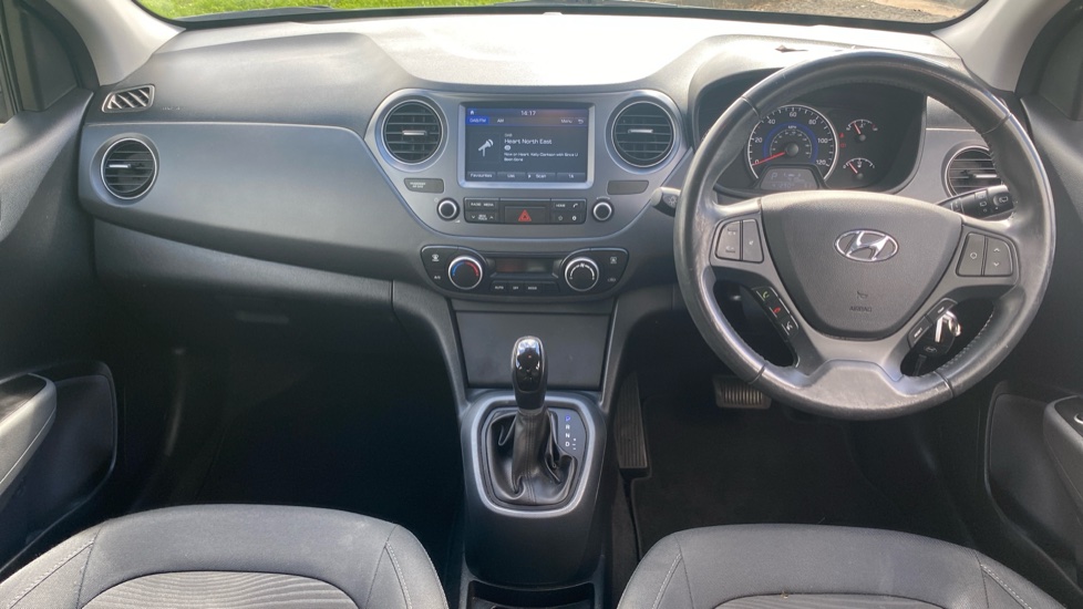 Hyundai i10 1.2 Premium 5dr Auto Petrol Hatchback - Image 10