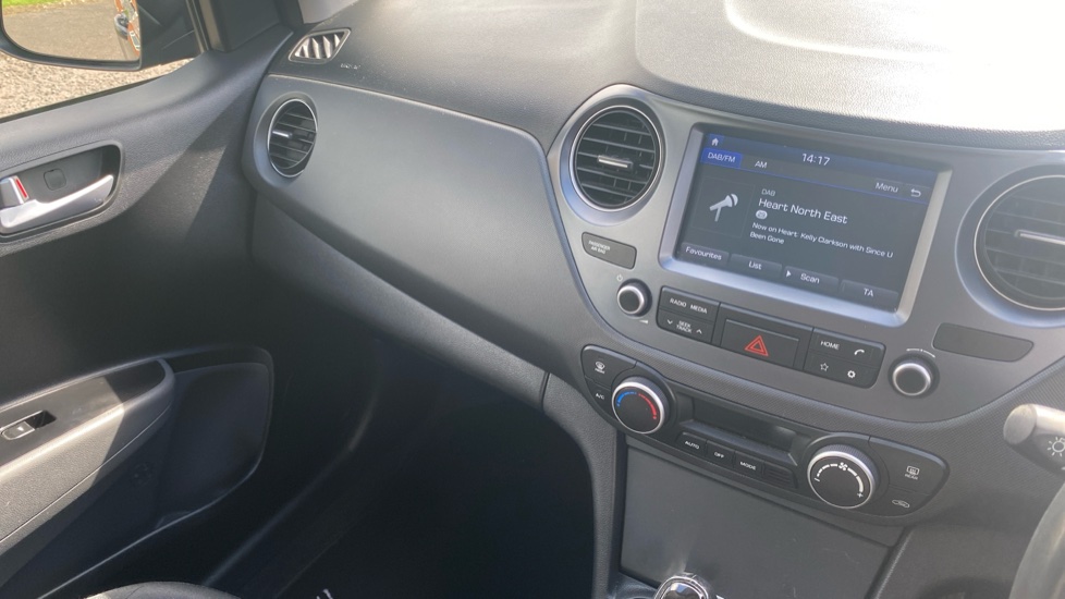 Hyundai i10 1.2 Premium 5dr Auto Petrol Hatchback - Image 14