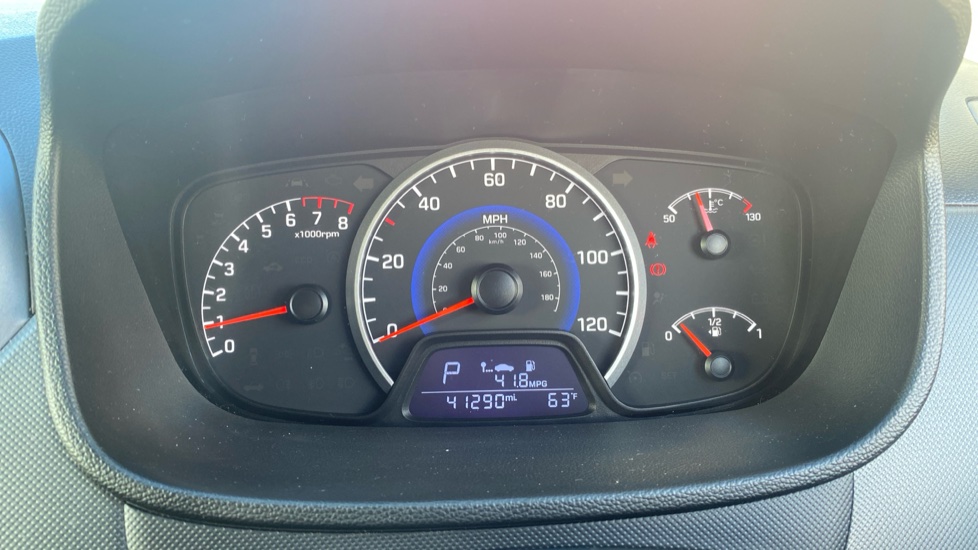 Hyundai i10 1.2 Premium 5dr Auto Petrol Hatchback - Image 18
