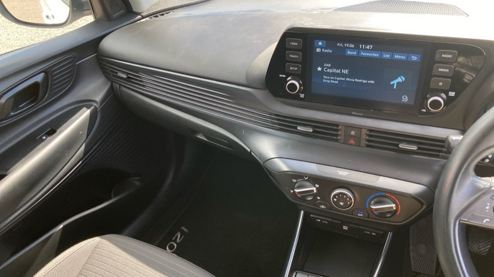Hyundai i20 1.0T GDi 48V MHD SE Connect 5dr Petrol Hatchback - Image 14