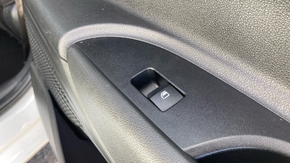 Hyundai i20 1.0T GDi 48V MHD SE Connect 5dr Petrol Hatchback - Image 21