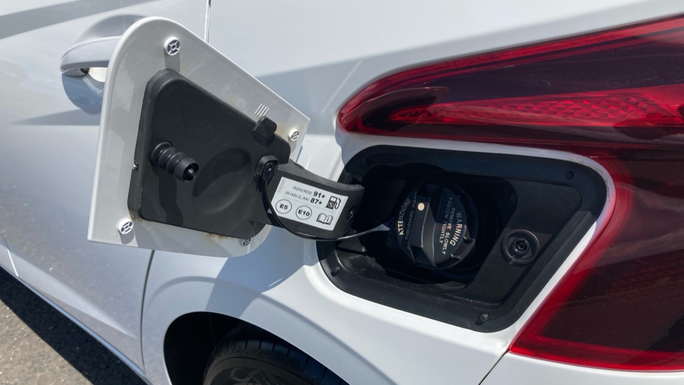 Hyundai i20 1.0T GDi 48V MHD SE Connect 5dr Petrol Hatchback - Image 39