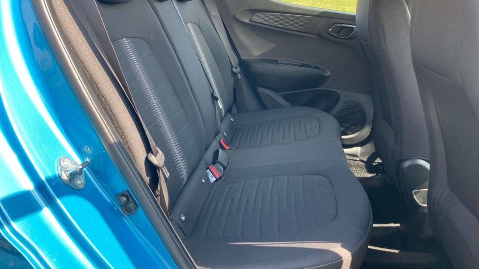 Hyundai i10 1.0 MPi SE Connect 5dr Petrol Hatchback - Image 16