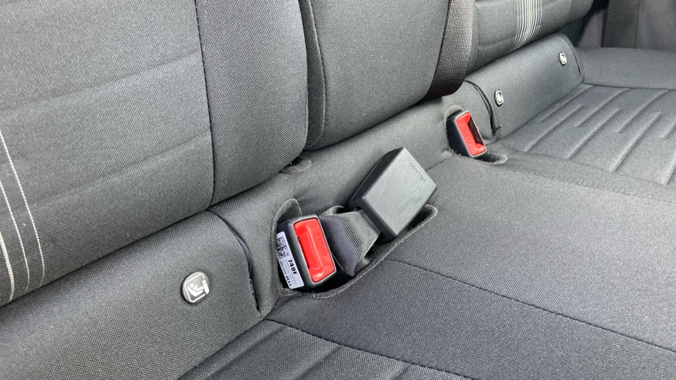 Hyundai i10 1.0 MPi SE Connect 5dr Petrol Hatchback - Image 17