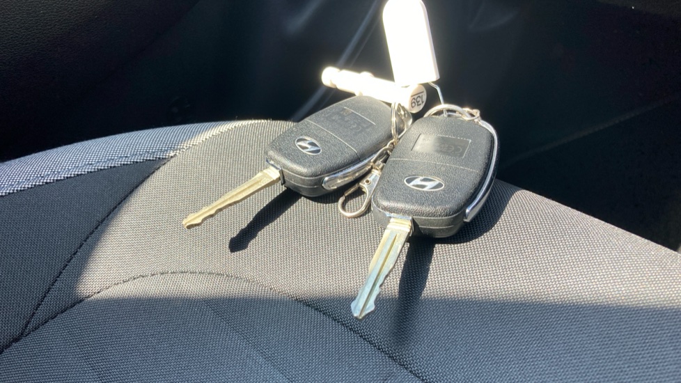 Hyundai i10 1.0 MPi SE Connect 5dr Petrol Hatchback - Image 19