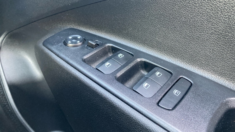 Hyundai i10 1.0 MPi SE Connect 5dr Petrol Hatchback - Image 21