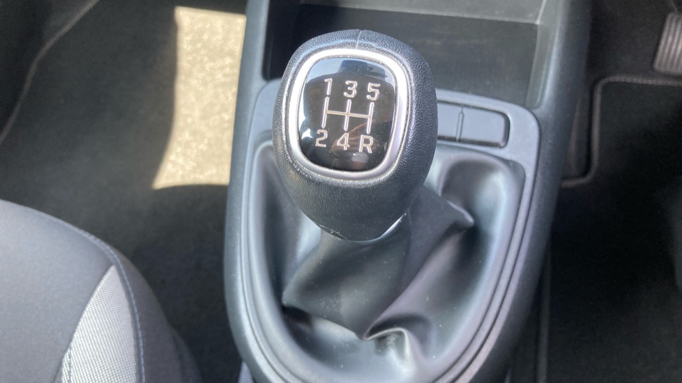 Hyundai i10 1.0 MPi SE Connect 5dr Petrol Hatchback - Image 27