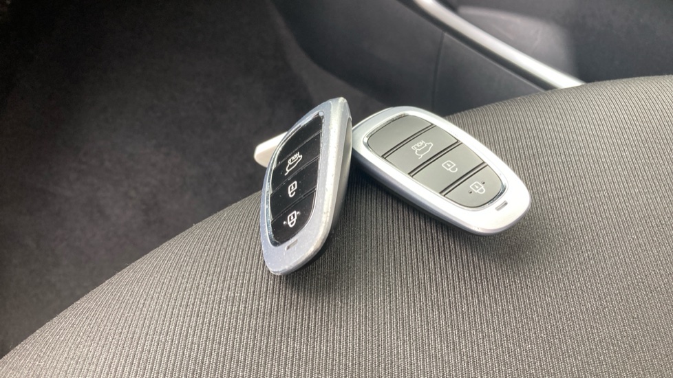 Hyundai TUCSON 1.6 TGDi Hybrid 230 Premium 5dr 2WD Auto Hybrid Estate - Image 19