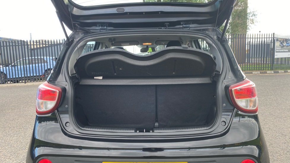 Hyundai i10 1.0 SE 5dr Petrol Hatchback - Image 4