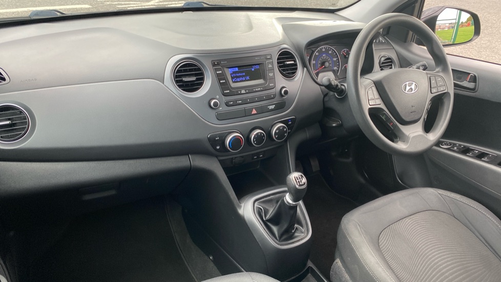 Hyundai i10 1.0 SE 5dr Petrol Hatchback - Image 9