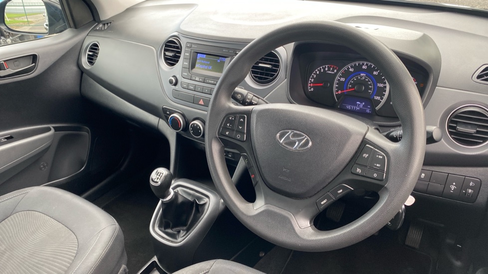 Hyundai i10 1.0 SE 5dr Petrol Hatchback - Image 11