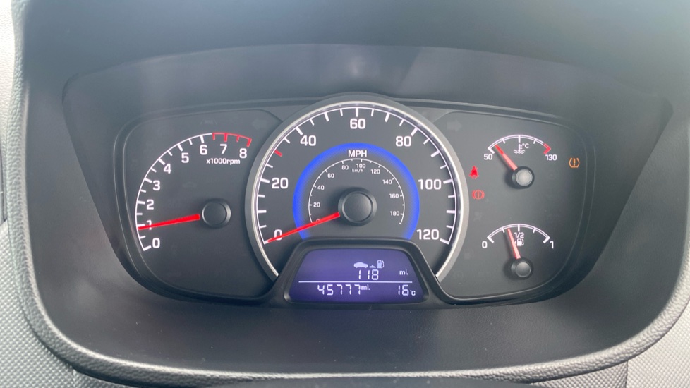 Hyundai i10 1.0 SE 5dr Petrol Hatchback - Image 18