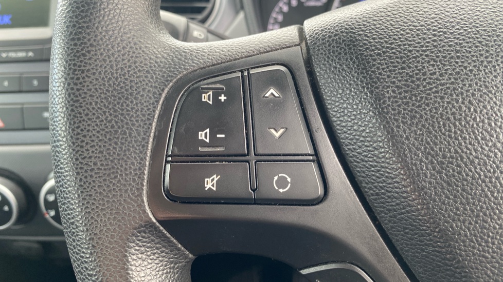 Hyundai i10 1.0 SE 5dr Petrol Hatchback - Image 23