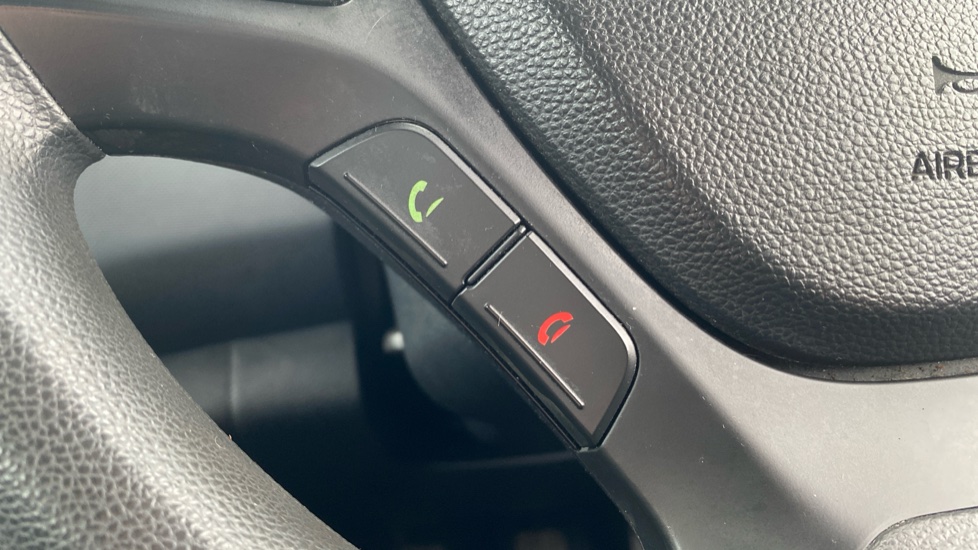 Hyundai i10 1.0 SE 5dr Petrol Hatchback - Image 25