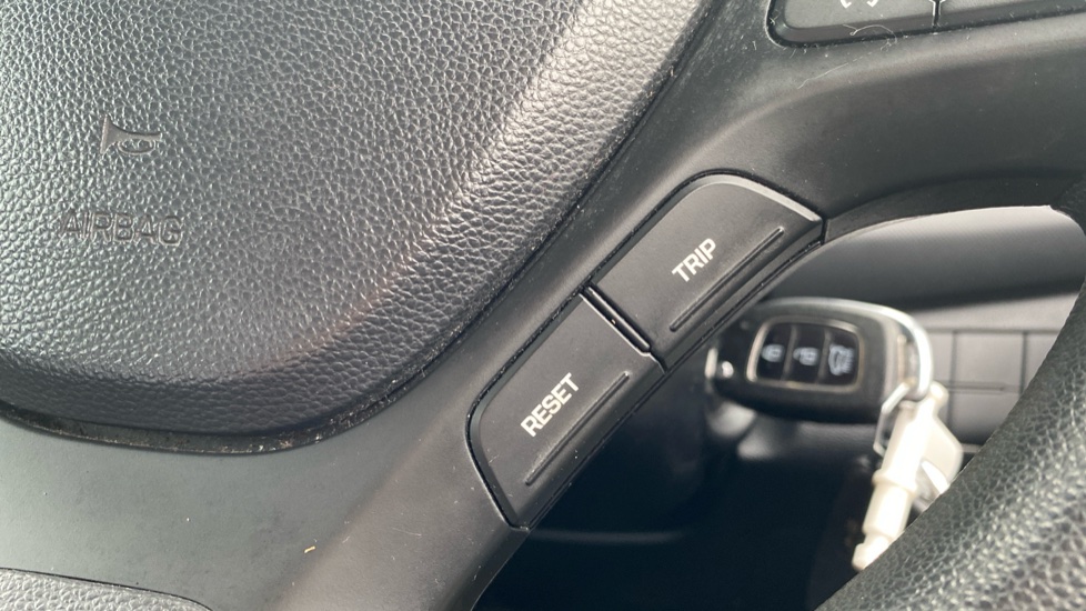 Hyundai i10 1.0 SE 5dr Petrol Hatchback - Image 26