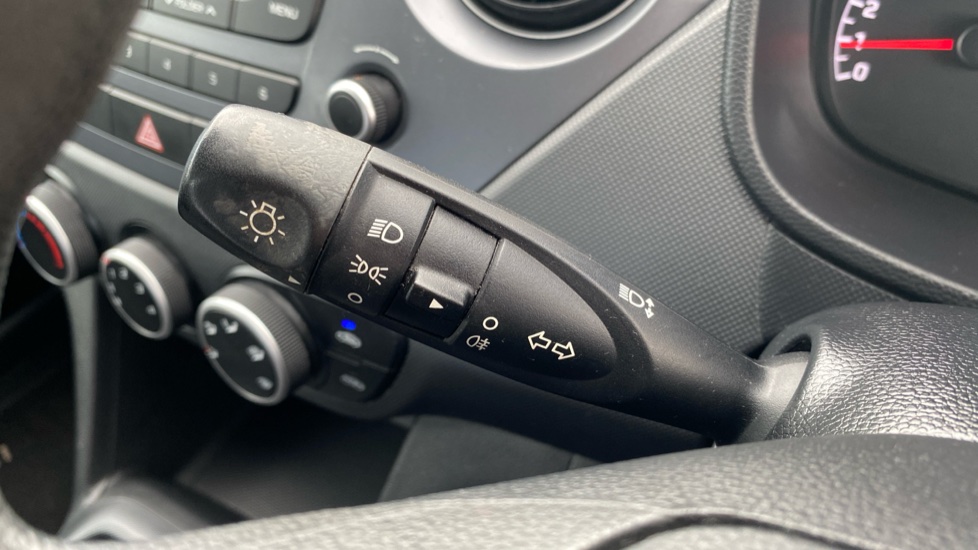Hyundai i10 1.0 SE 5dr Petrol Hatchback - Image 27