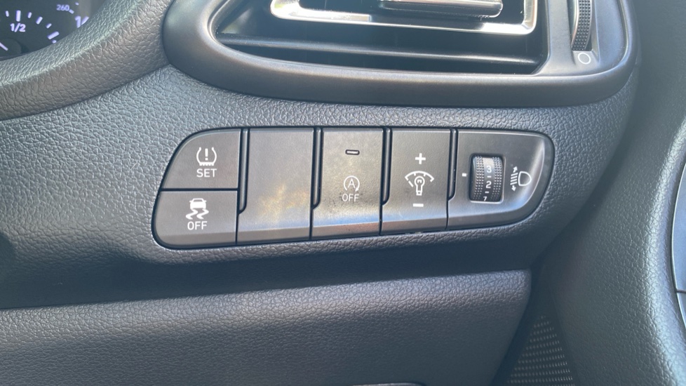 Hyundai i30 1.0T GDi SE Connect 5dr Petrol Hatchback - Image 25