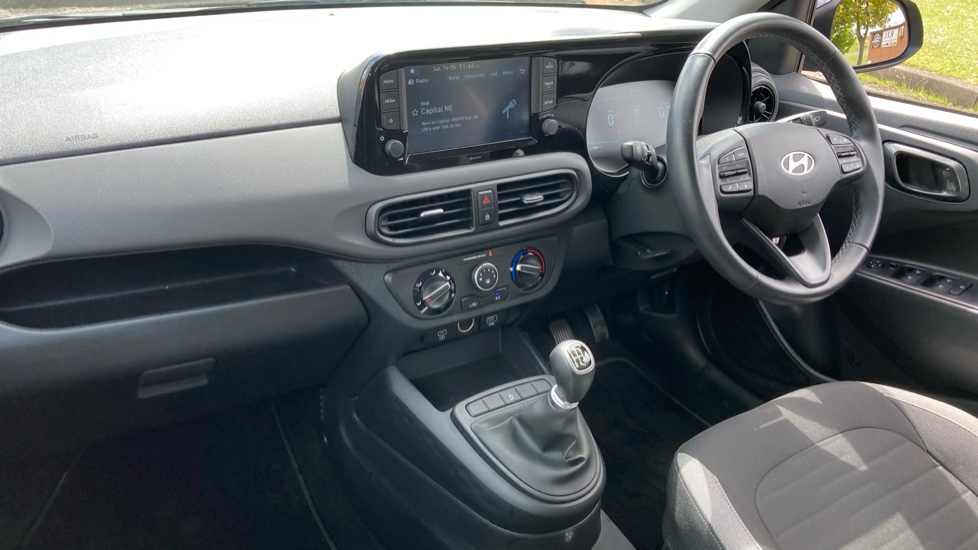 Hyundai i10 1.0 Advance 5dr Petrol Hatchback - Image 9