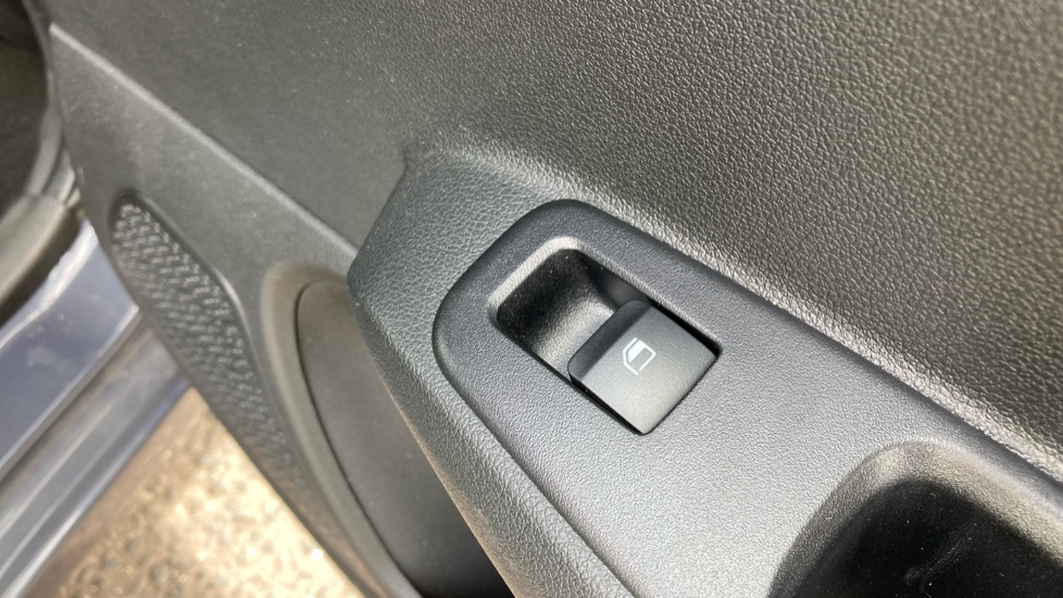 Hyundai i10 1.0 Advance 5dr Petrol Hatchback - Image 21