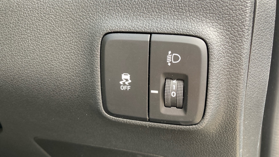 Hyundai i10 1.0 Advance 5dr Petrol Hatchback - Image 23