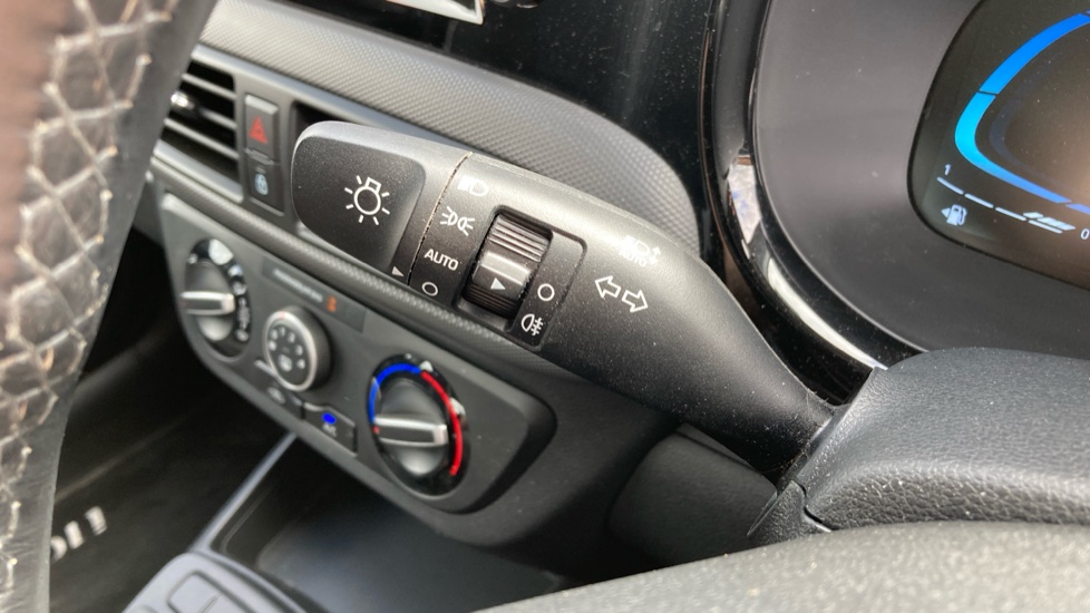 Hyundai i10 1.0 Advance 5dr Petrol Hatchback - Image 26