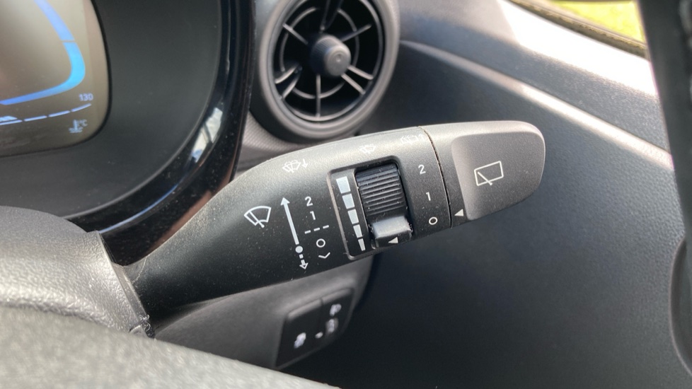 Hyundai i10 1.0 Advance 5dr Petrol Hatchback - Image 27
