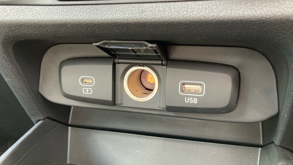 Hyundai i10 1.0 Advance 5dr Petrol Hatchback - Image 30