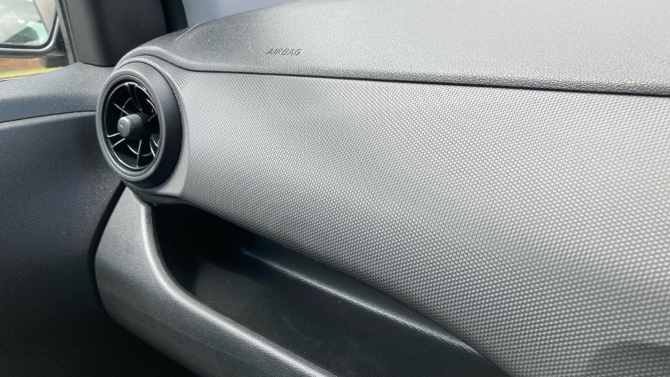 Hyundai i10 1.0 Advance 5dr Petrol Hatchback - Image 37
