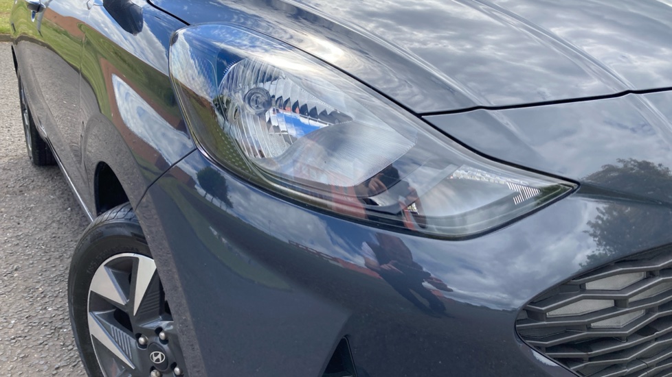 Hyundai i10 1.0 Advance 5dr Petrol Hatchback - Image 40