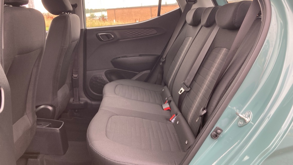 Hyundai i10 1.0 [63] Advance 5dr [Nav] Petrol Hatchback - Image 16