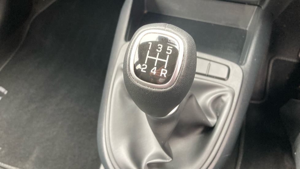 Hyundai i10 1.0 [63] Advance 5dr [Nav] Petrol Hatchback - Image 32