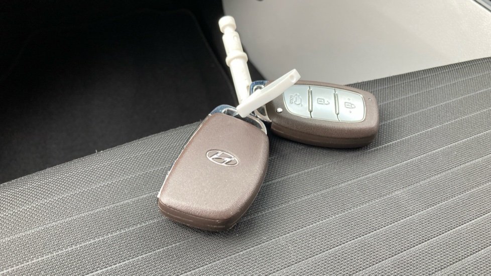 Hyundai i20 1.0T GDi 48V MHD SE Connect 5dr Petrol Hatchback - Image 19
