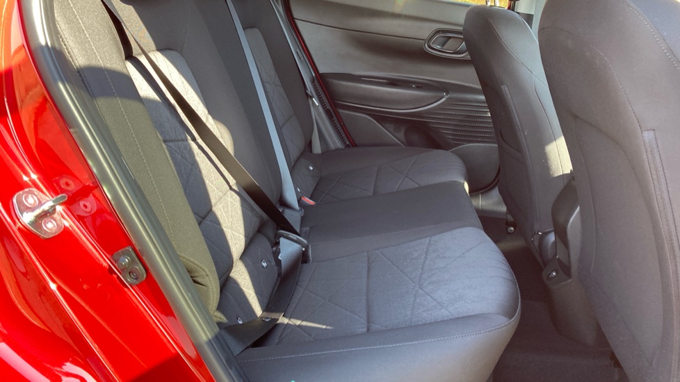 Hyundai BAYON 1.0 TGDi [120] 48V MHEV Premium 5dr DCT Petrol Hatchback - Image 16