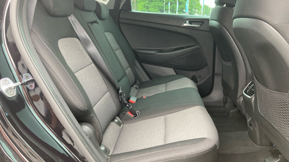 Hyundai TUCSON 1.6 GDi SE Nav 5dr 2WD Petrol Estate - Image 16