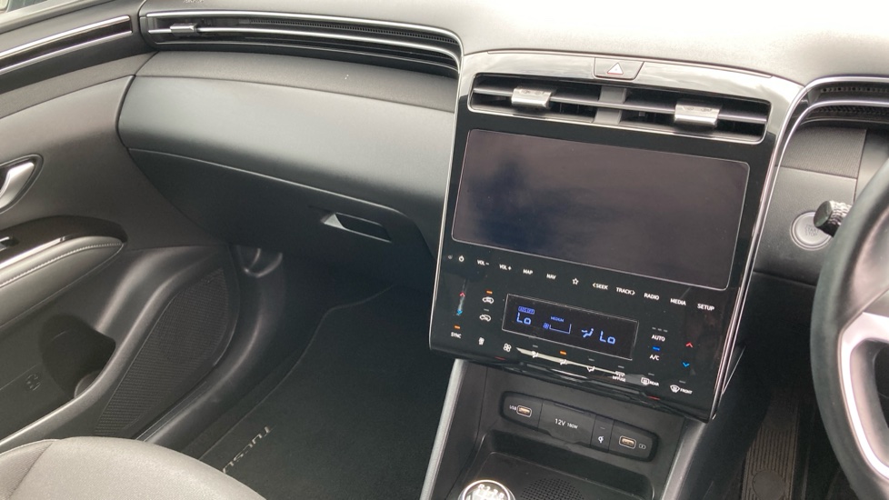 Hyundai TUCSON 1.6 TGDi Premium 5dr 2WD Petrol Estate - Image 14